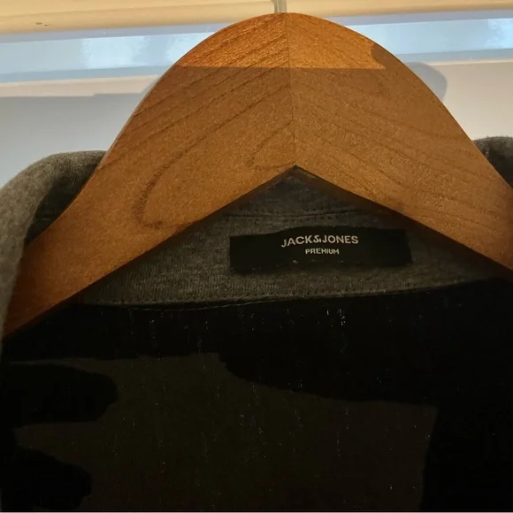 JACKET - Picture 2 of 4